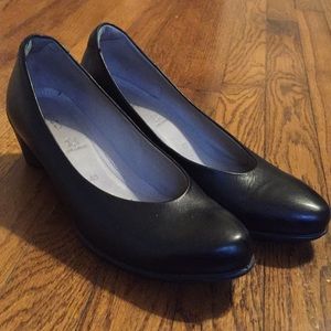 Ecco Size 40 Black Pumps